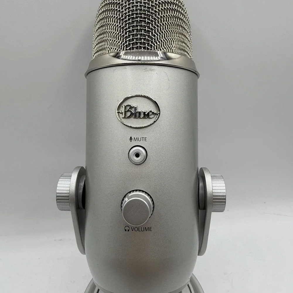 Blue Yeti USB Microphone A00132 Silver Podcast Streaming Mic w/ Stand